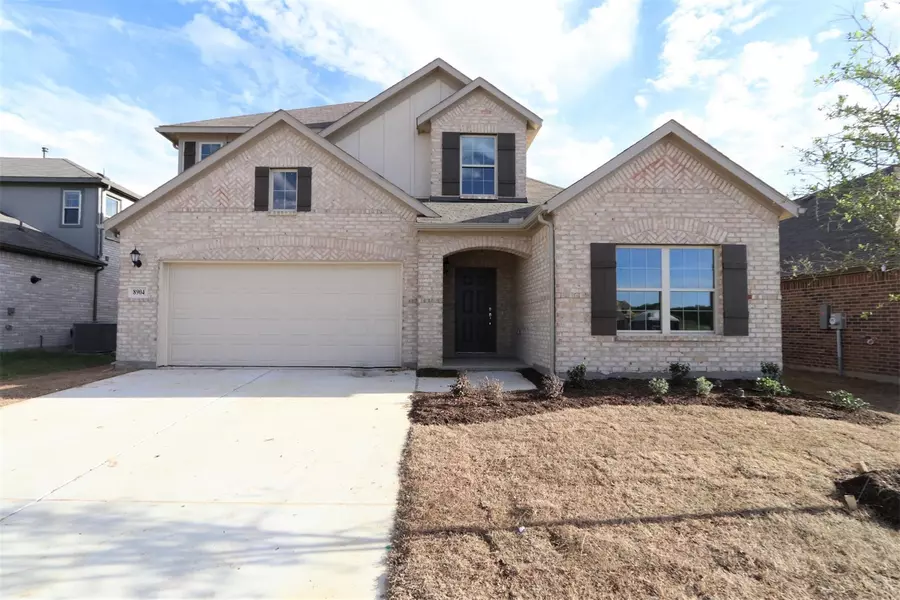 8904 Bronze Meadow Drive, Fort Worth, TX 76131