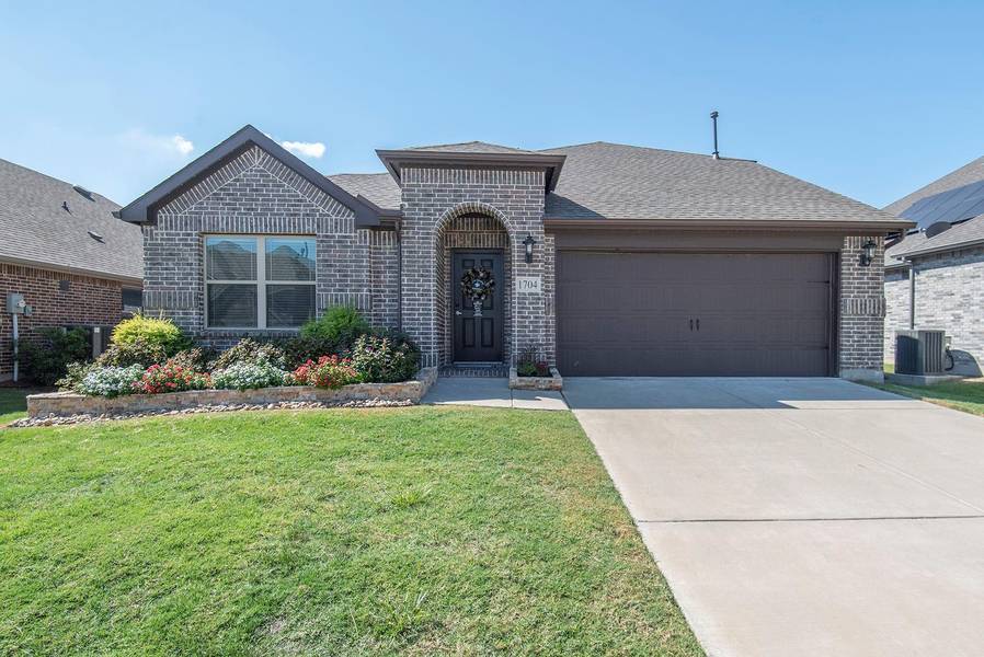 1704 Outpost Creek Lane, Aubrey, TX 76227