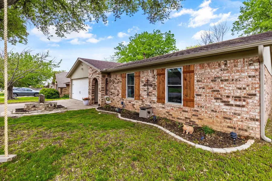 1404 Mimosa Street, Cleburne, TX 76033