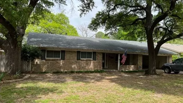 5708 Wedgworth Road, Fort Worth, TX 76133