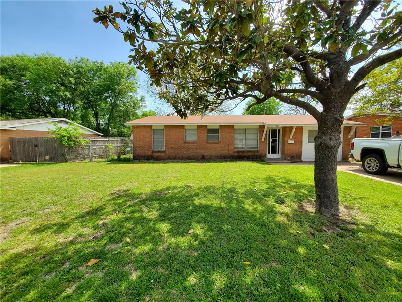 1004 Altamont Drive, Fort Worth, TX 76106