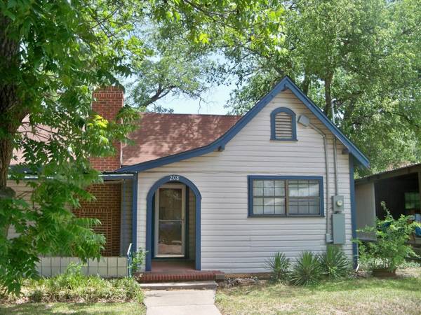 208 E 9th Street, Coleman, TX 76834