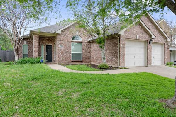 2724 Falcon Trail, Grand Prairie, TX 75052