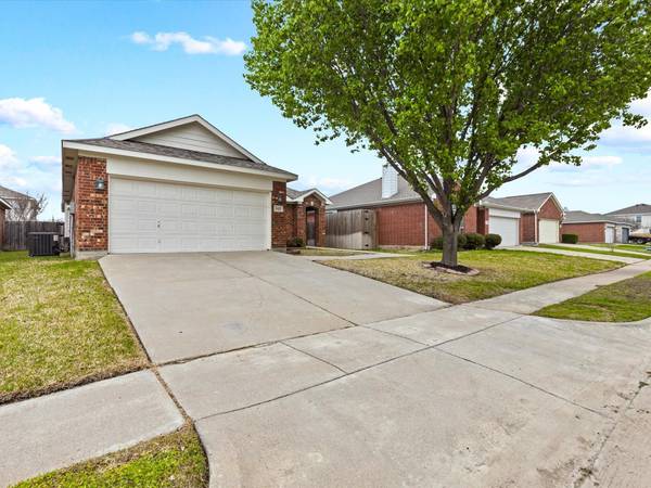 3421 Lasso Road, Fort Worth, TX 76262