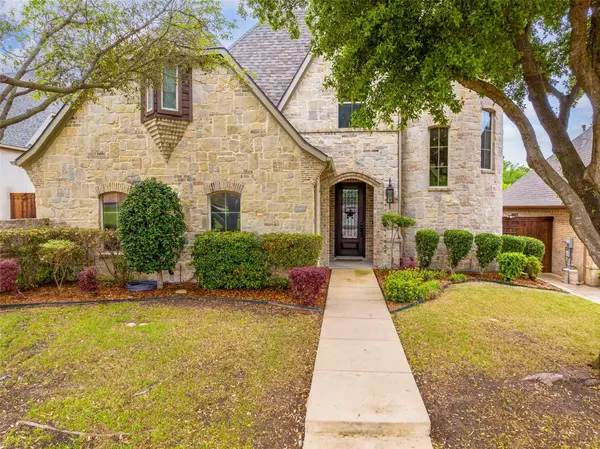 16 Tennis Village Drive, Heath, TX 75032