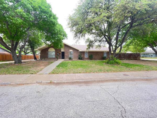 1627 Valleycrest Lane, Carrollton, TX 75006