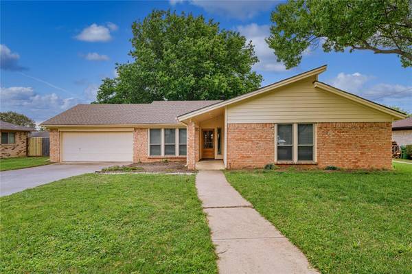 317 Mountainview Drive, Hurst, TX 76054