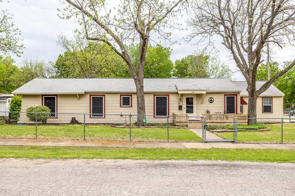 228 W 7TH Street, Lancaster, TX 75146