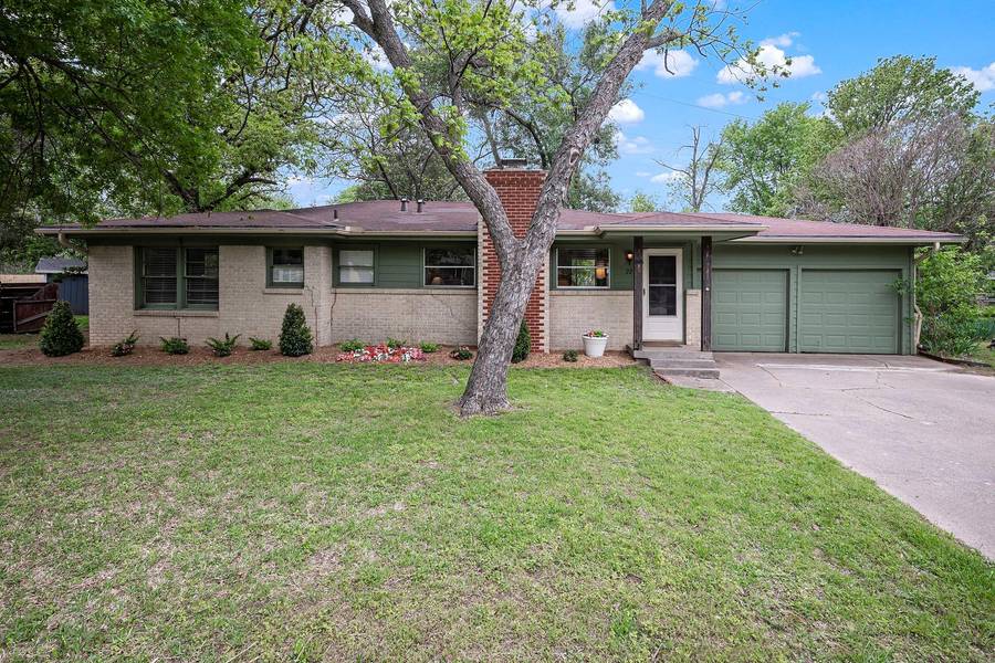 22 Dorothy Lane, Hurst, TX 76053