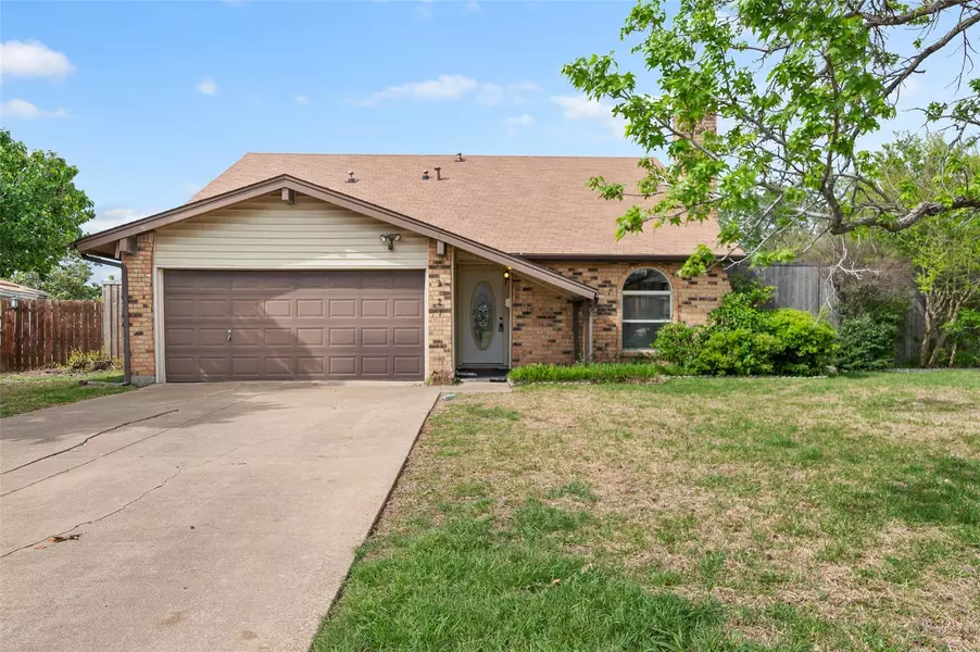 2027 Lucerne Circle, Carrollton, TX 75007