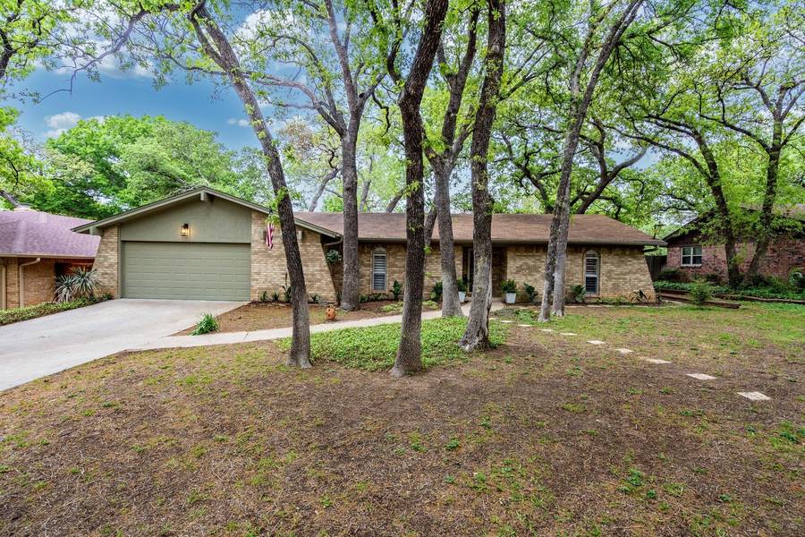 2810 Oak Forest Drive, Grapevine, TX 76051