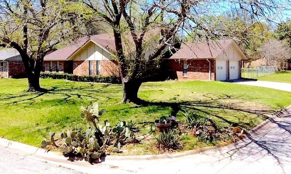 2027 Ashland Drive, Gainesville, TX 76240