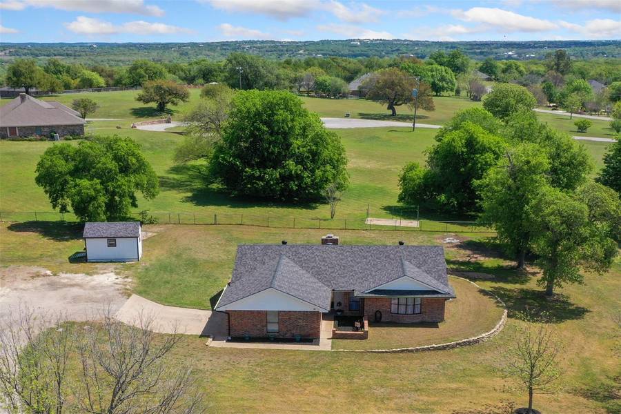 118 Oakwood Drive, Weatherford, TX 76086