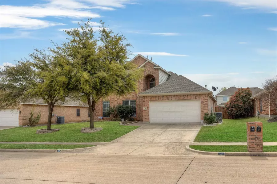 19 Spring Garden Drive, Edgecliff Village, TX 76134