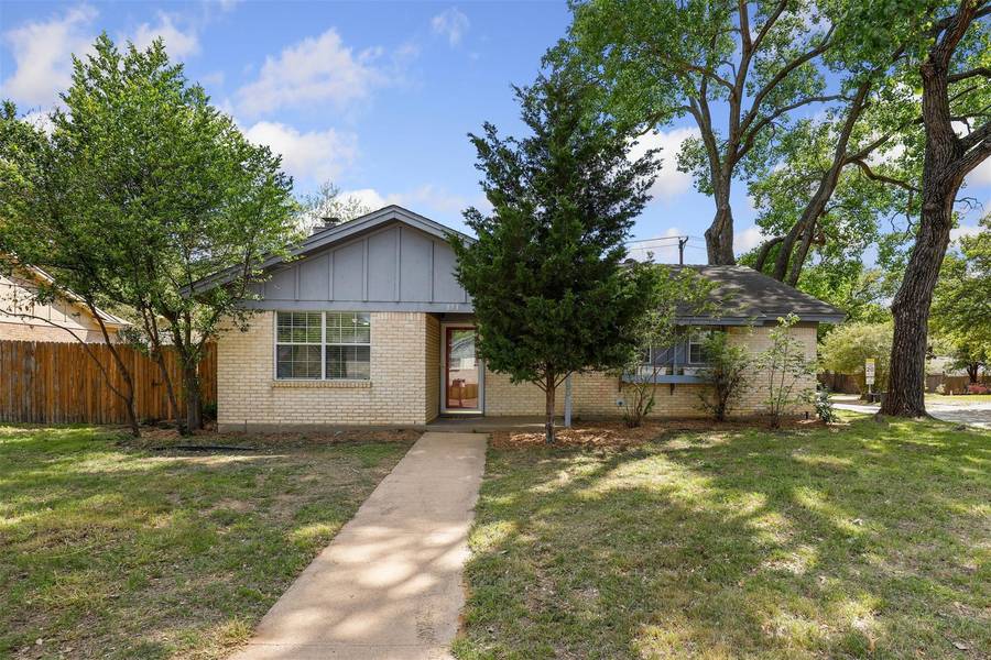 853 Royal Terrace, Hurst, TX 76053