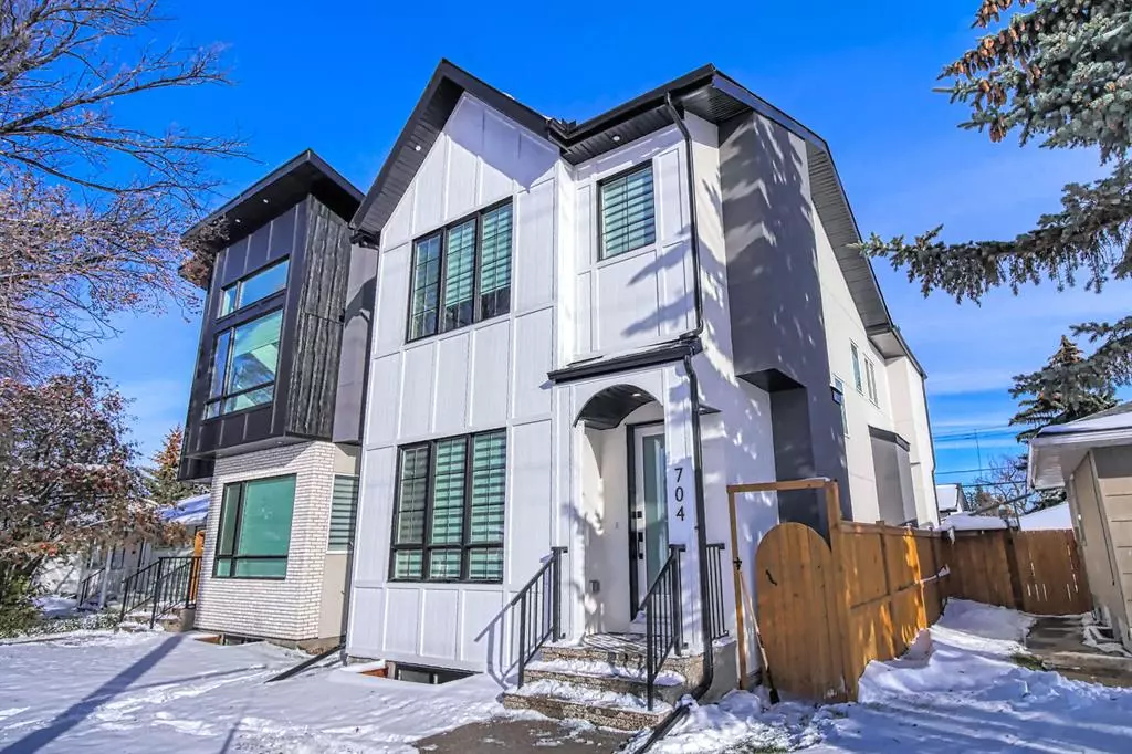 Calgary, AB T3C 1R9,704 37 ST SW