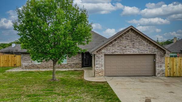 309 Casas Del Norte Street, Granbury, TX 76049