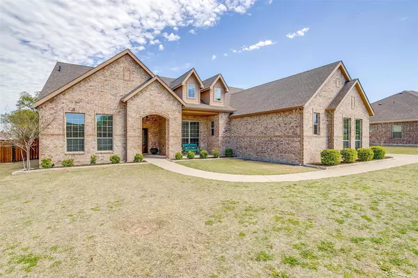 703 Red Stone Lane, Hudson Oaks, TX 76087