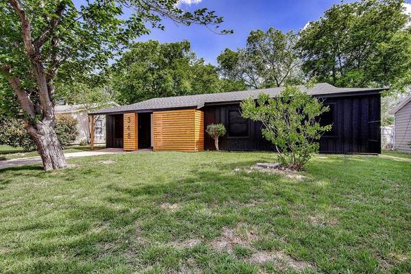 348 NW King Street, Burleson, TX 76028