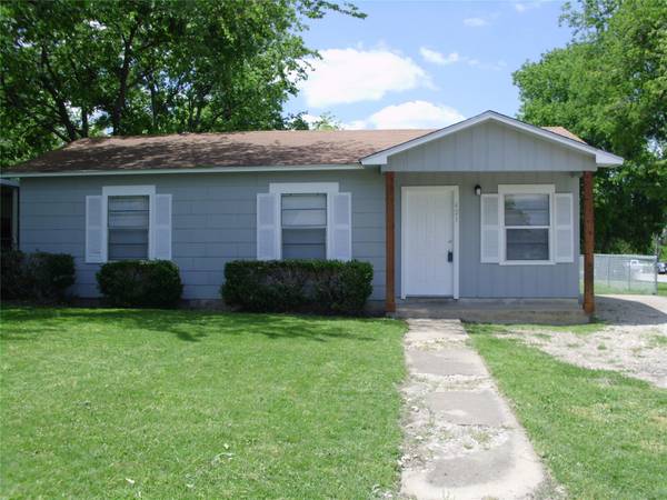 421 Lockwood Street, White Settlement, TX 76108