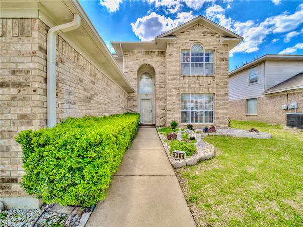 5304 Tennis Villa Drive,  Arlington,  TX 76017