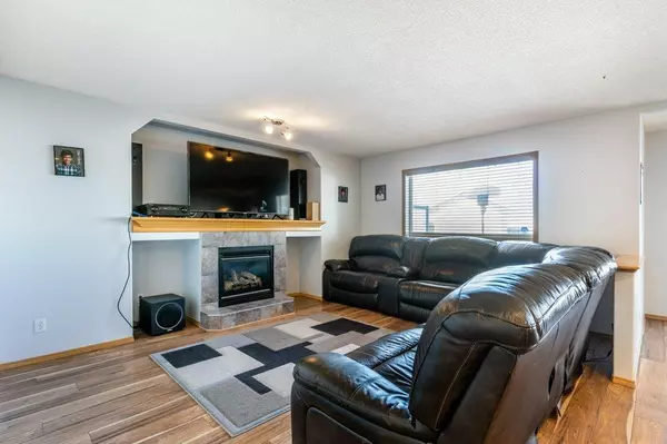 Calgary, AB T3K 5V9,175 Coville Close NE