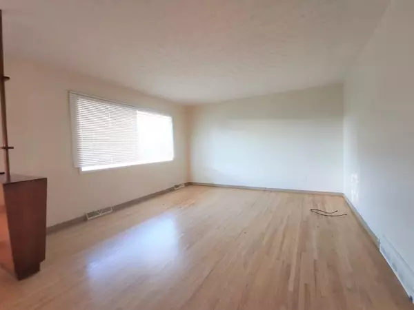 Calgary, AB T3E 0T5,4301/4303 30 AVE SW