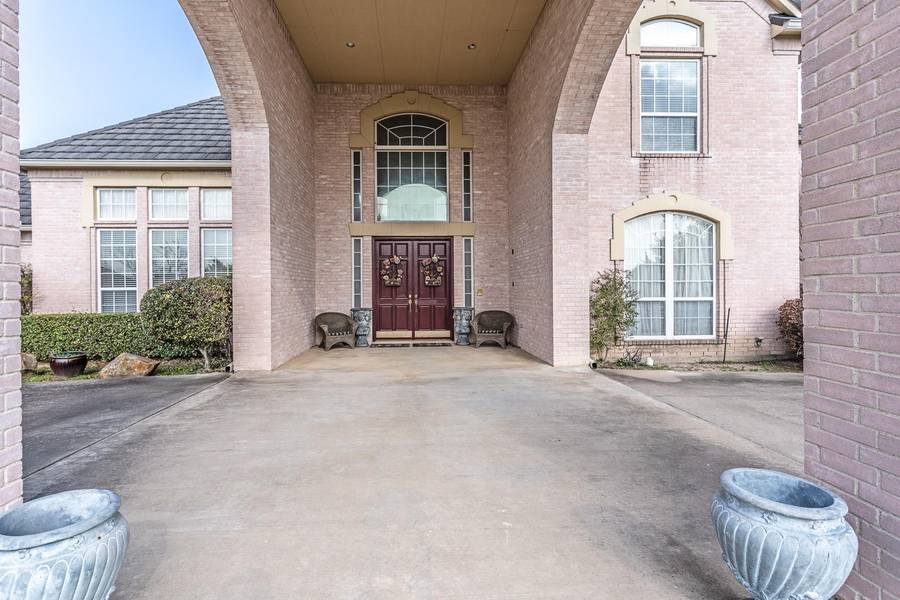 1204 Regents Park Court, Desoto, TX 75115