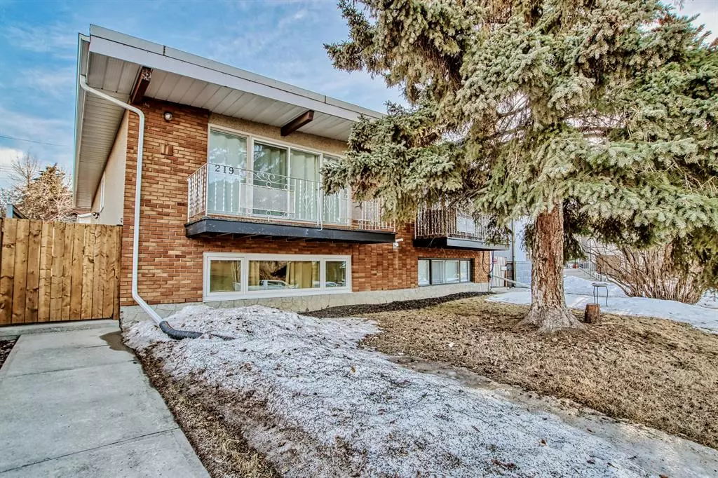 Calgary, AB T2E 1Z1,219 26 AVE NE