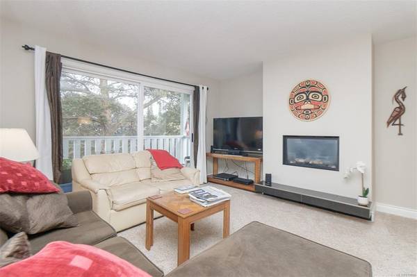 Victoria, BC V8V 2H4,1060 Linden Ave #404