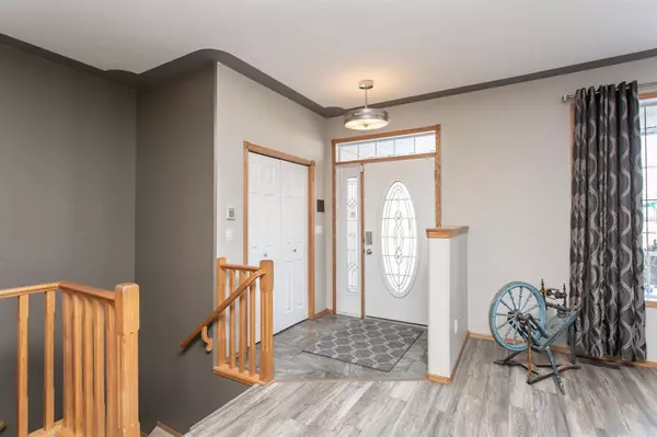 Lacombe, AB T4L 2M3,2 Elana CRES