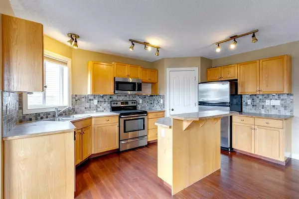 Airdrie, AB T4B 2S8,136 Stonegate CRES NW