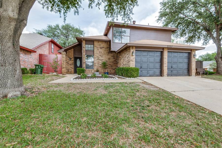 2207 Bassett Drive, Arlington, TX 76018