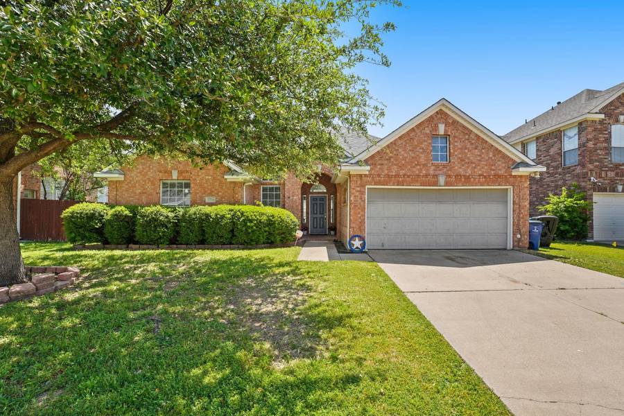 5704 Oakmont Lane, Haltom City, TX 76137