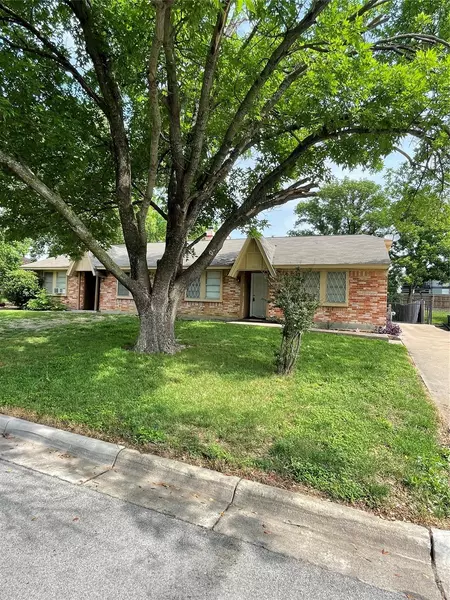 8234 El Retiro Road, Fort Worth, TX 76116