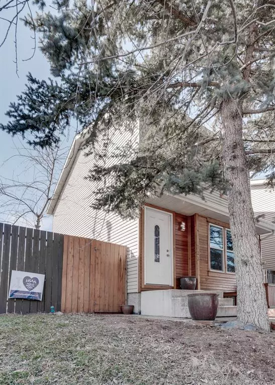 Calgary, AB T3J 1Y6,132 Castlegreen Close NE