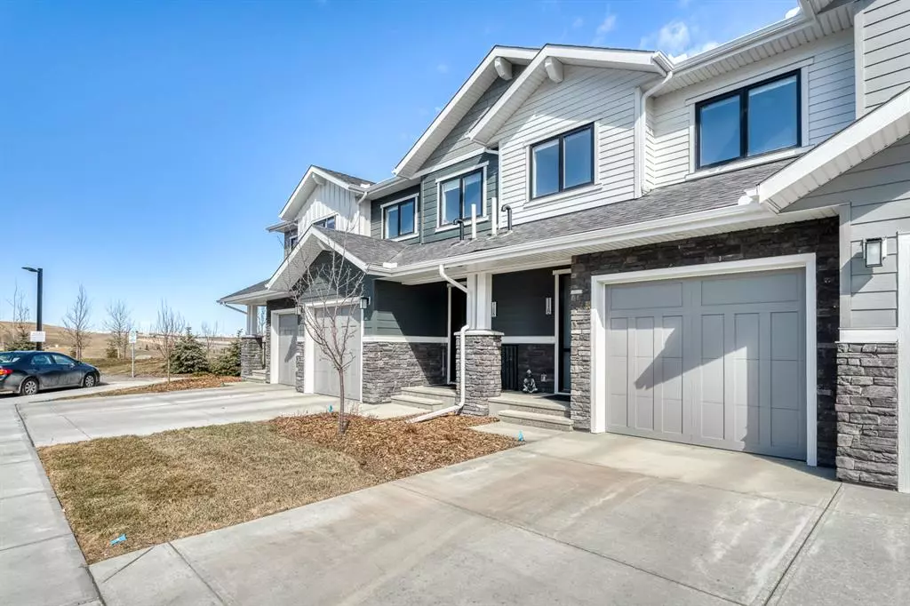 Calgary, AB T3B 6J5,118 Crestridge Common SW