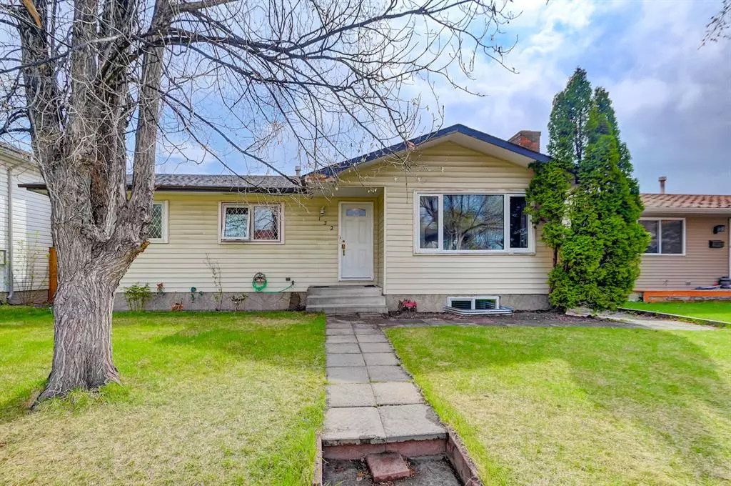 Calgary, AB T1Y 4A7,132 Whiteside CRES NE