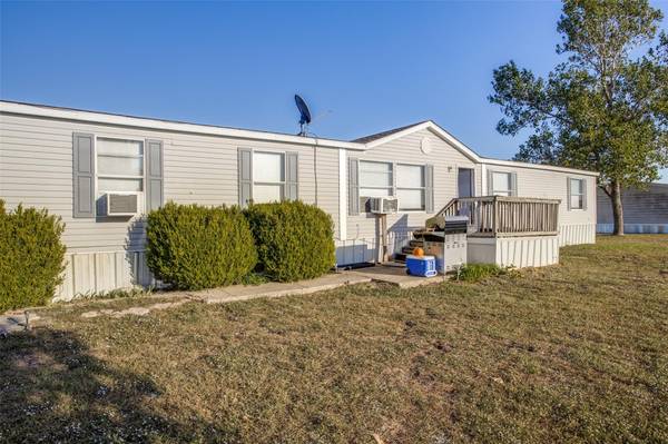 1761 County Road 697, Farmersville, TX 75442