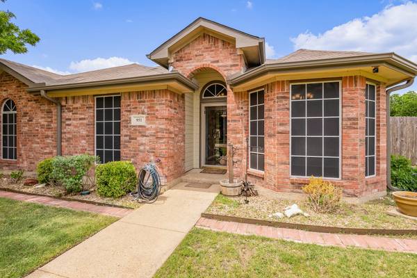 951 S Ridge Drive, Midlothian, TX 76065