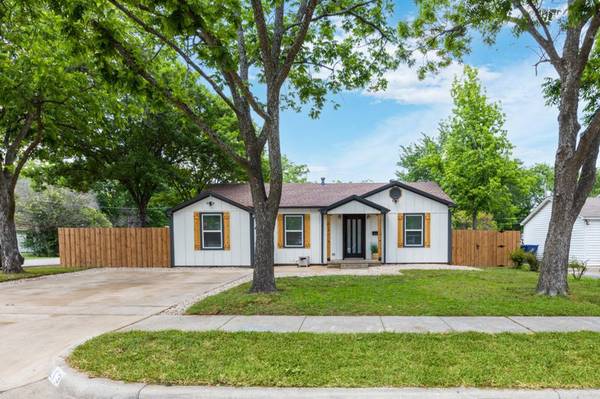 213 W Avenue G,  Garland,  TX 75040