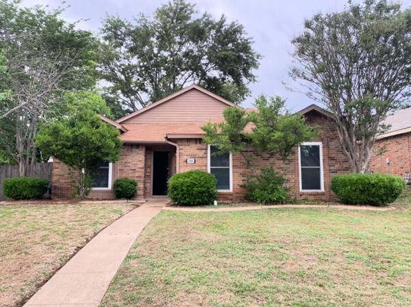 2944 Chanute Drive, Grand Prairie, TX 75052