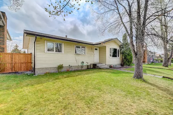 Calgary, AB T1Y 4A7,132 Whiteside CRES NE