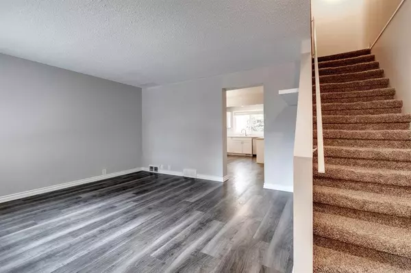 Calgary, AB T3B 4N5,5625 Silverdale DR NW #38