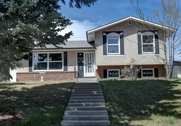 Calgary, AB T2K 0M7,212 68 AVE NE