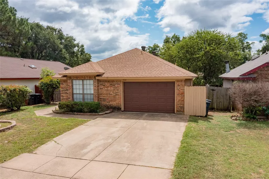 7420 Little Rock Lane, Fort Worth, TX 76120