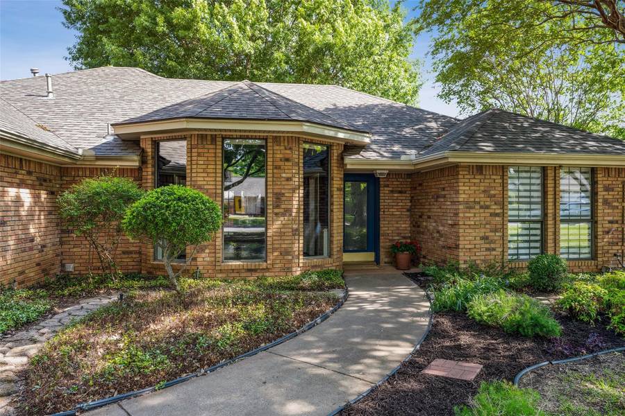 621 Lakewood Lane, Grapevine, TX 76051