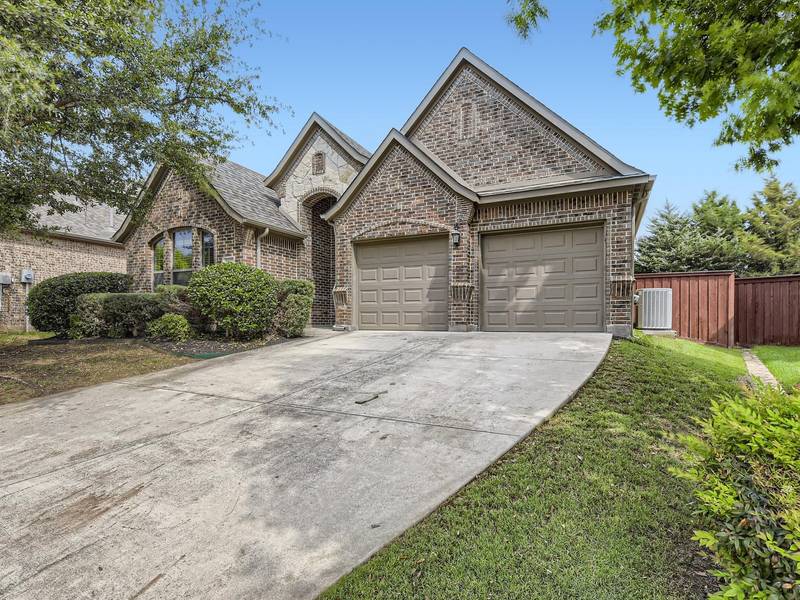 2557 Flowing Springs Drive, Fort Worth, TX 76177