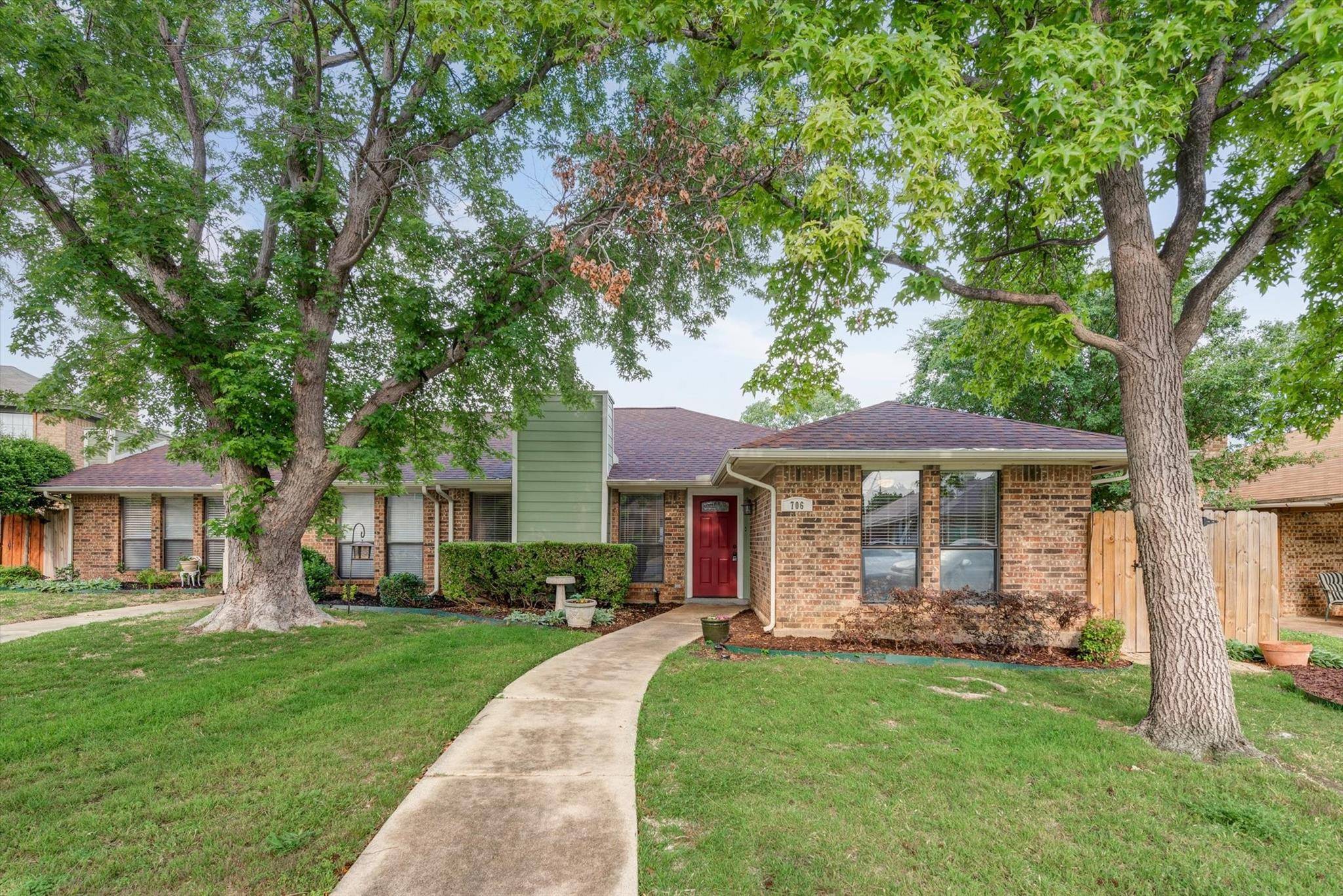 Grapevine, TX 76051,706 Peach Court