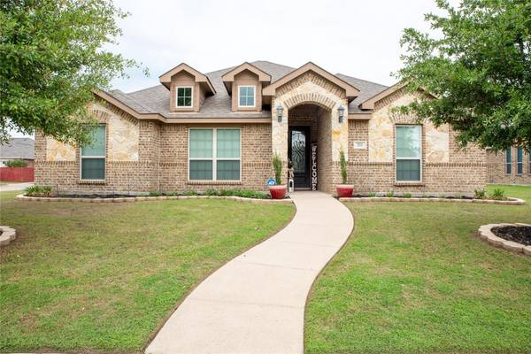 201 Winters Edge Drive, Red Oak, TX 75154